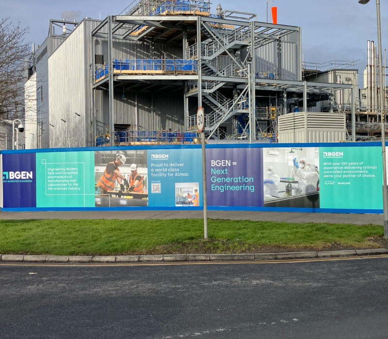 Quality, bespoke & large-format printed construction hoardings installed by Impression for BGEN, which not only safely secures the construction site but attracts interest in Manchester.