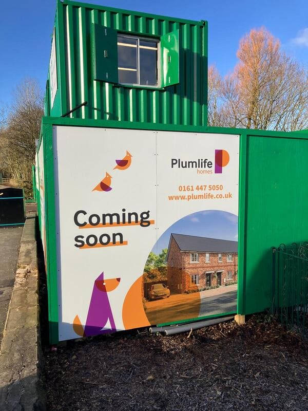 Bringing awareness to Plumlifeâs new development in Oldham, Greater Manchester, with construction site hoardings by Impression, generating excitement and interest from visitors and passers-by